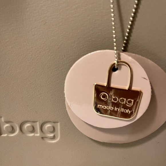 long shape O bag in good condition no scratch or any other damage fits a lot. - Picture 6 of 16